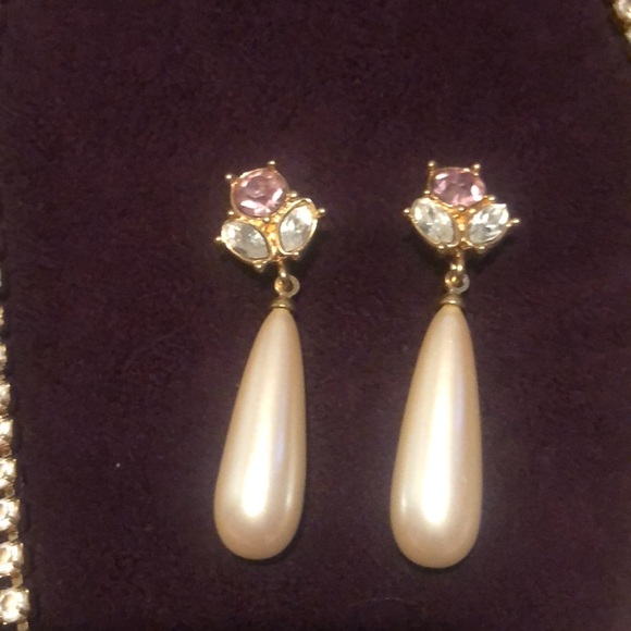 Gold Tone Rhinestone Necklace/Pearl Earring set - Picture 3 of 4